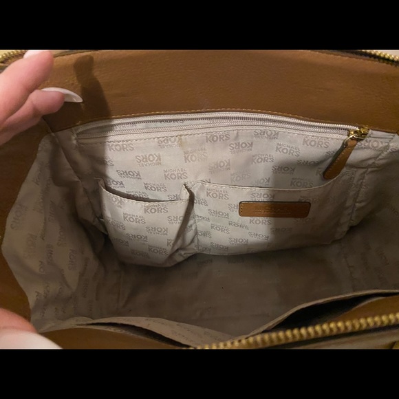 AUTHENTIC Michael Kors purse. - Picture 5 of 7